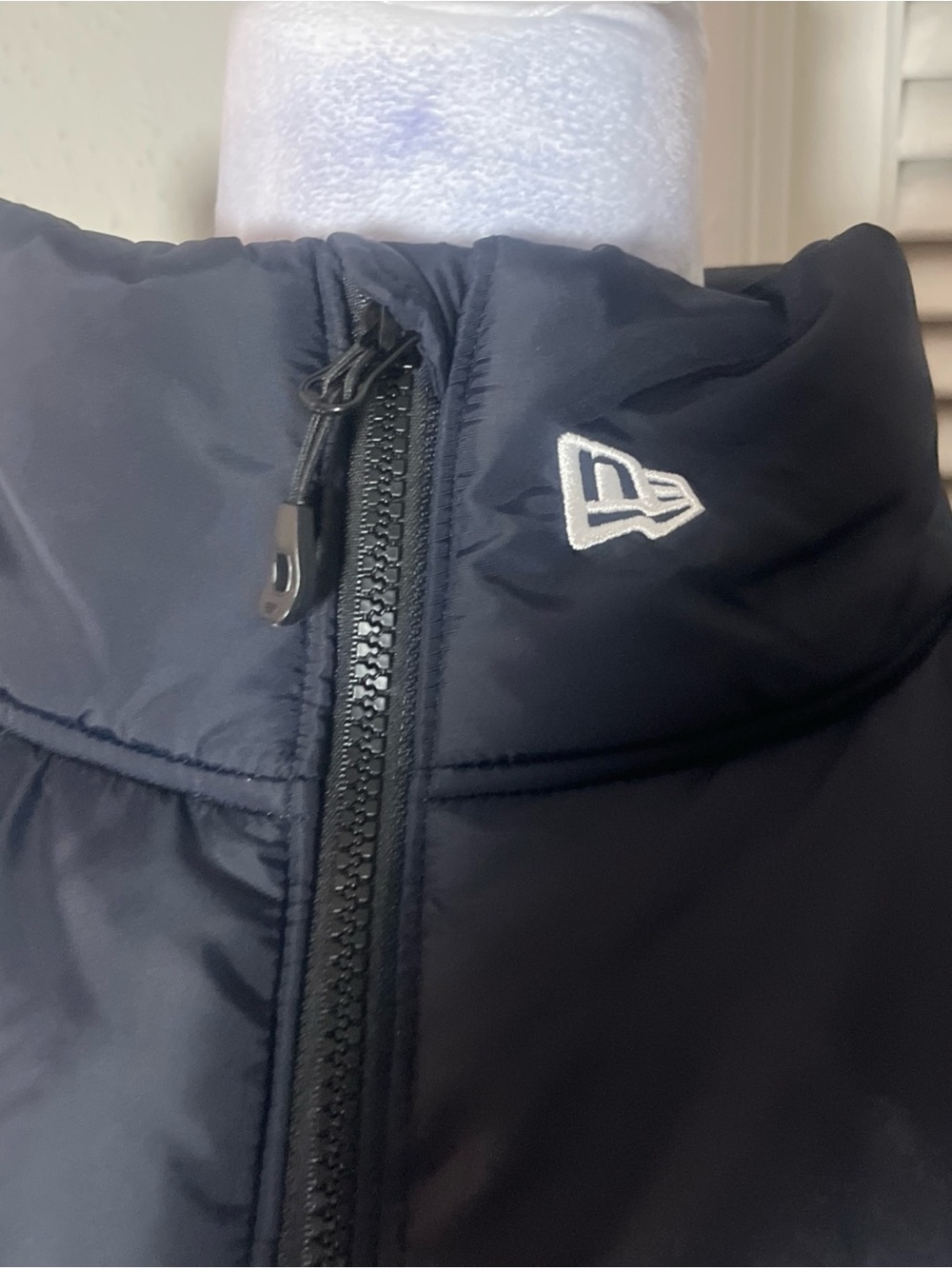 New Era Houston Astros black sleeveless puffer jacket with chevron emblem sz XL - Picture 4 of 10